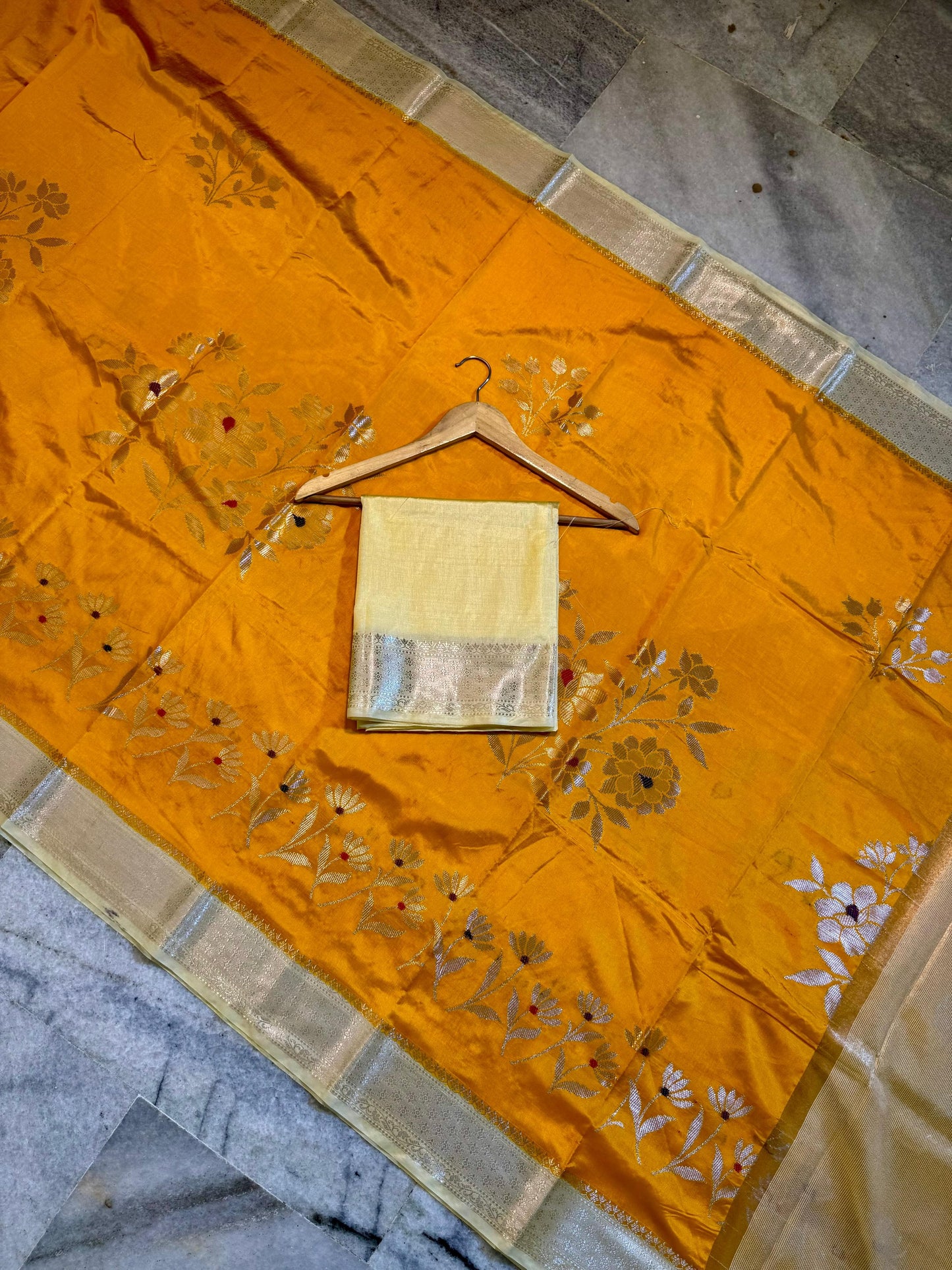 Semi Katan dyable soft silk