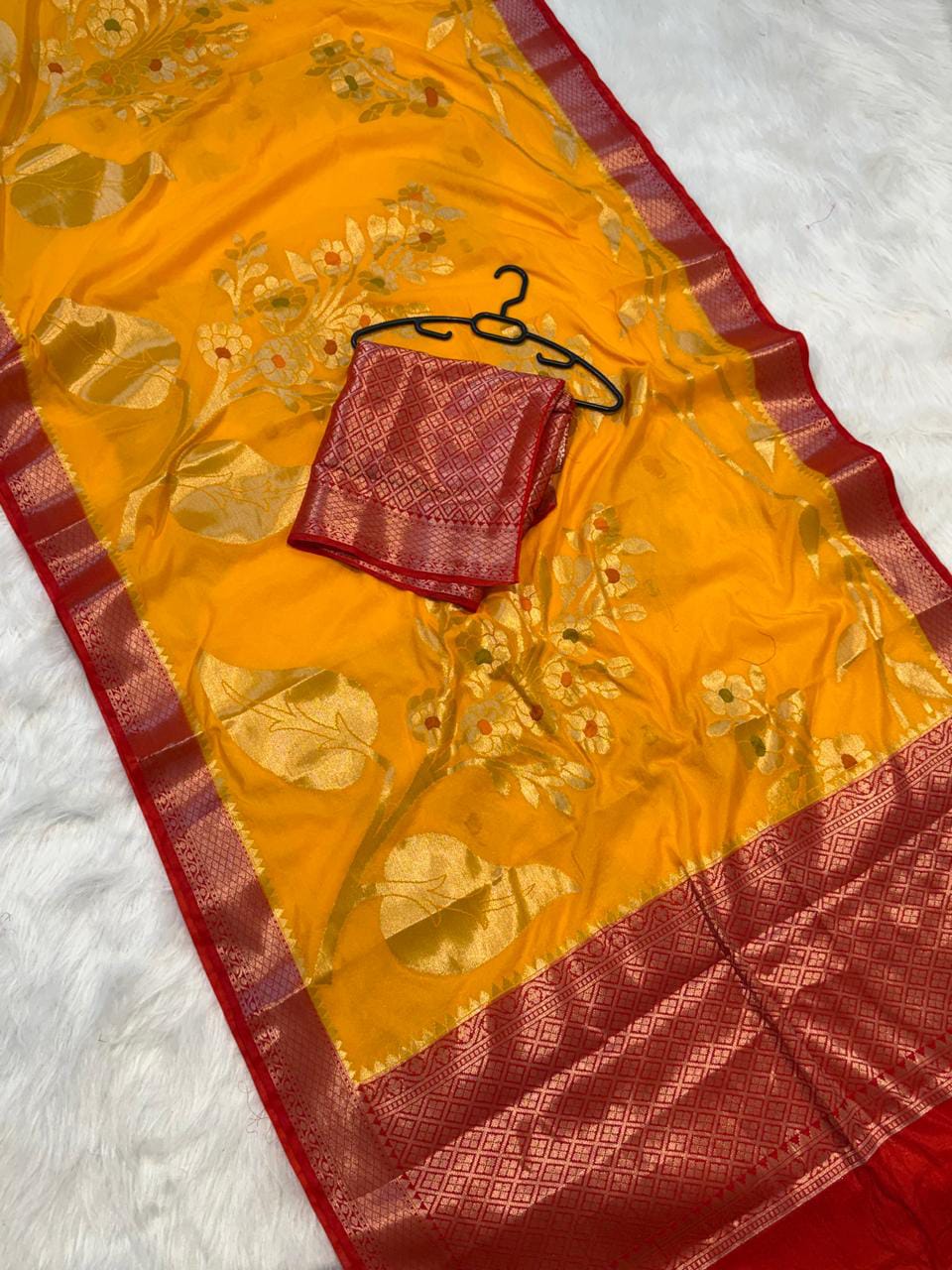 Semi Katan dyable soft silk