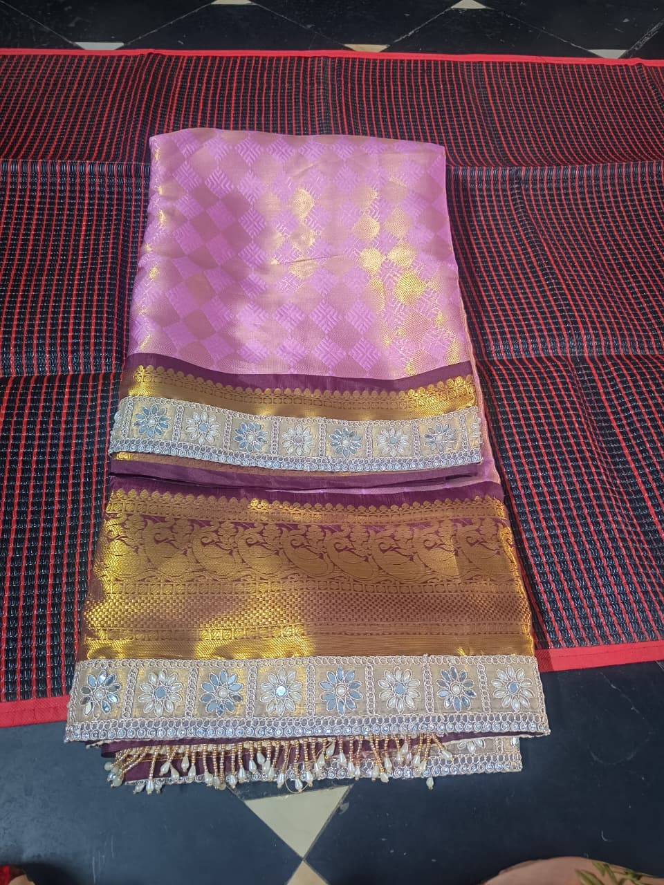 Semi Benarasi with pearl and Kundan work at border