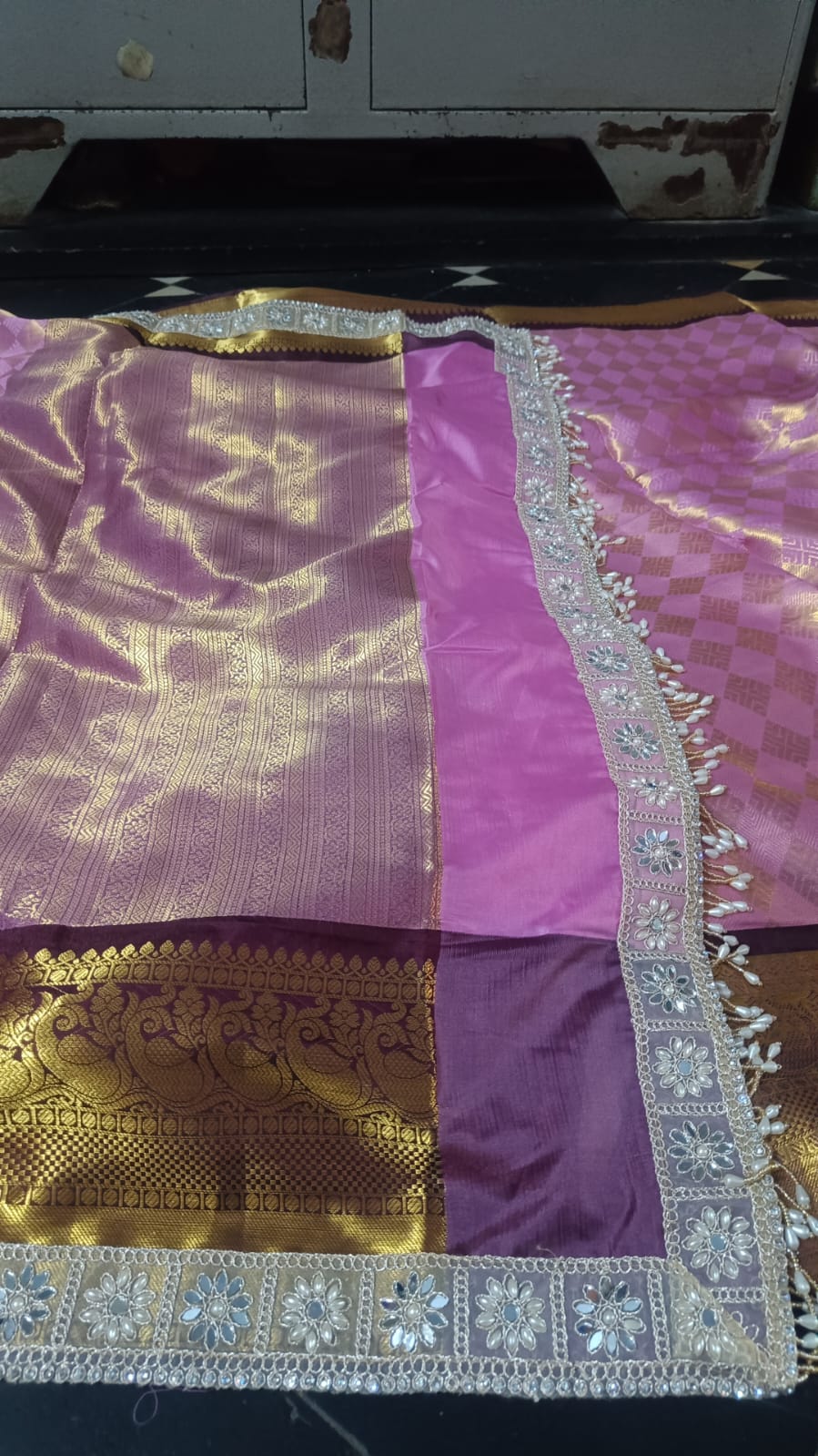 Semi Benarasi with pearl and Kundan work at border